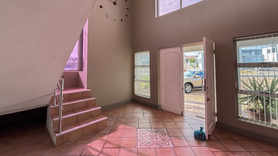 To Let 5 Bedroom Property for Rent in Myburgh Park Western Cape